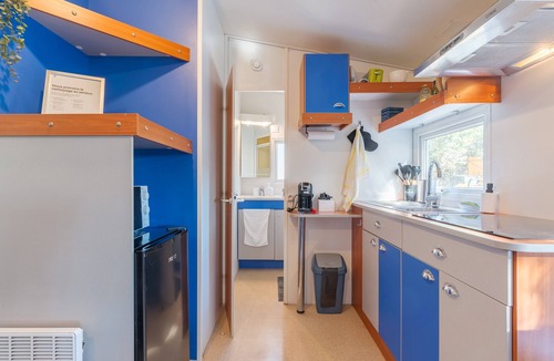 Pelissanne House | Pro Mobile Home with Secure Parking, Private Terrace & Wi-Fi
