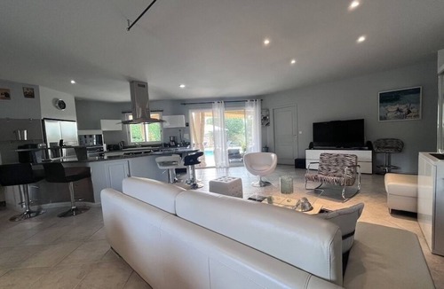 Teyran Villa | PROMO Beautiful air-conditioned single-storey villa with swimming pool, spa and sauna