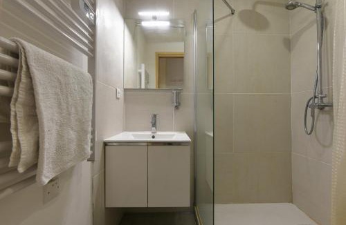 La Fare-les-Oliviers Apartment | Provençal Studio Netflix Appart-hotel-Provence