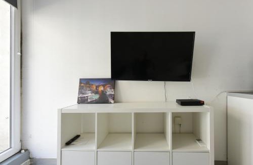 La Fare-les-Oliviers Apartment | Provençal Studio Netflix Appart-hotel-Provence