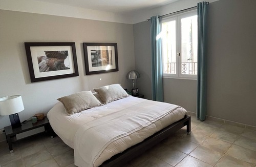 Rognac House | Provencal country house in a pine forest Family comfort.