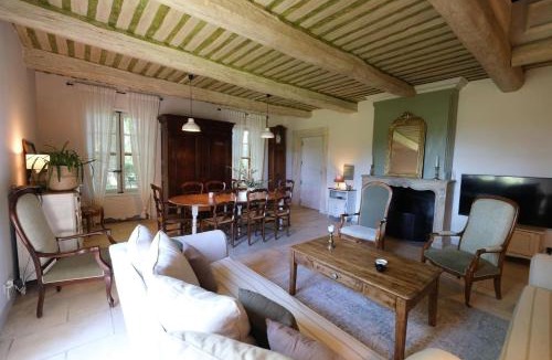 Cavaillon Villa | Provencal Farm with swimming pool near Isle sur la Sorgue - 10 people.