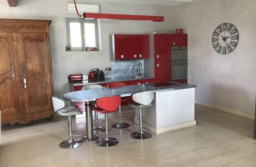 Cabannes House | Provencal farmhouse 250m2 between Alpilles and Luberon with beautiful swimming pool, 1hectare park