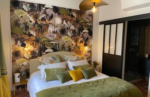Salernes House | Provencal farmhouse, warm and cozy, nestled in the heart of the pool gardens.