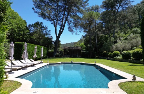 Saint-Etienne-du-Gres House | Provencal country house, swimming pool, tennis court, air conditioning