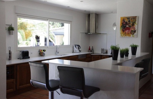 Istres Villa | Provencal house, 2000 m2 of land, breathtaking view of the lake