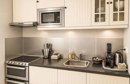 Grans House | Provence 5 pers 2 Zimmer Schwimmbad Tennis by Interhome