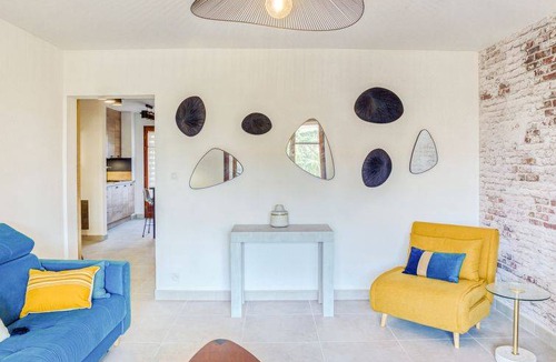 Saint-Cyr-sur-Mer Apartment | Provence Village