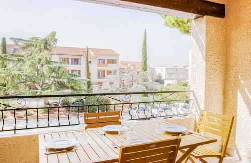 Saint-Cyr-sur-Mer Apartment | Provence Village
