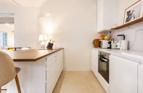 Beaucaire House | Provence-Gard, villa sleeping 8-9 with pool, 35 min from beaches.