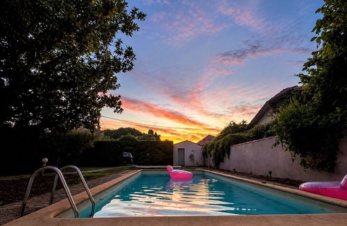 Beaucaire House | Provence-Gard, villa sleeping 8-9 with pool, 35 min from beaches.