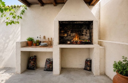 Beaucaire House | Provence-Gard, villa sleeping 8-9 with pool, 35 min from beaches.