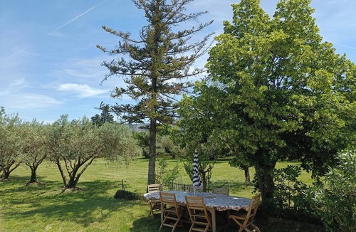 Cheval-Blanc House | Quiet country house surrounded by olive trees, at the foot of the Luberon in Provence.