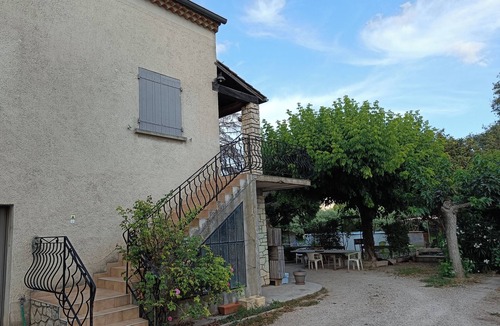 Cheval-Blanc House | Quiet country house surrounded by olive trees, at the foot of the Luberon in Provence.