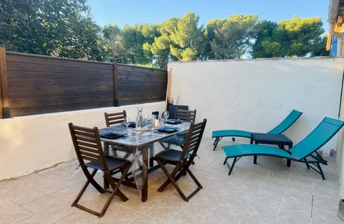 Saint-Mitre-les-Remparts Apartment | Quiet apartment near Martigues