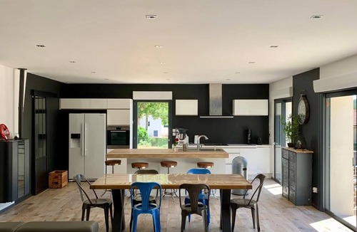 Evenos House | Quiet house