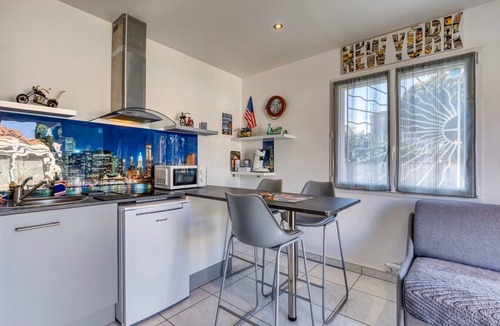 Marseillan Apartment | Quiet studio in Marseillan 1 couple 2 children, 2 biker couples, Cyclists