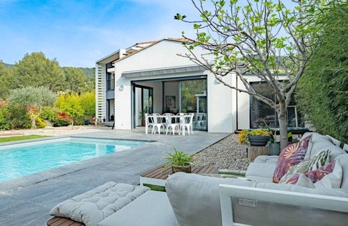 Ceyreste Villa | Quiet villa in the Provençal pine forest