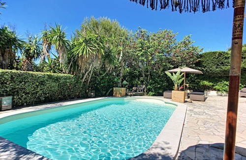 California - Pezou Villa | Quiet villa with swimming pool located in a private estate 900 m from the center