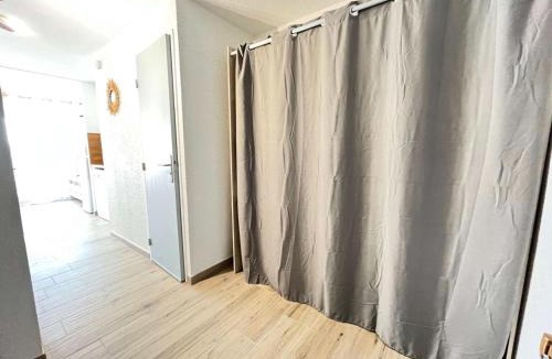 Le Grau-Du-Roi Apartment | Résidence Le Lagon Bleu - Studio cabine 4 couchages avec climatisation et piscine MAE-7111