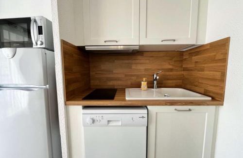 Le Grau-Du-Roi Apartment | Résidence Le Lagon Bleu - Studio cabine 4 couchages avec climatisation et piscine MAE-7111