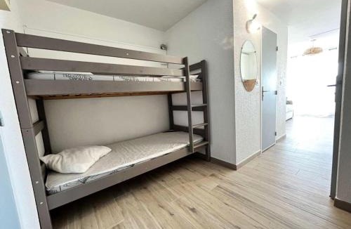 Le Grau-Du-Roi Apartment | Résidence Le Lagon Bleu - Studio cabine 4 couchages avec climatisation et piscine MAE-7111