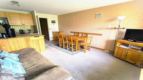 Vallouise Apartment | Résidence Les Cytises - Jolie T2 avec balcon pour 4 personnes avec vue sur les montagnes. MAE-1631