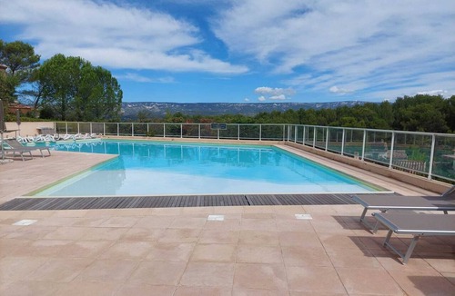 Mallemort House | R&C Haven, Pont Royal, Mallemort Golf Course