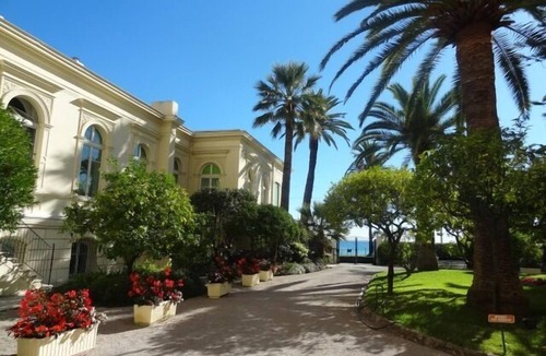 Old Town Apartment | 🍋 RARE FIND - STUNNING SEAFRONT APARTMENT IN TROPICAL GARDENS - IDEALLY LOCATED