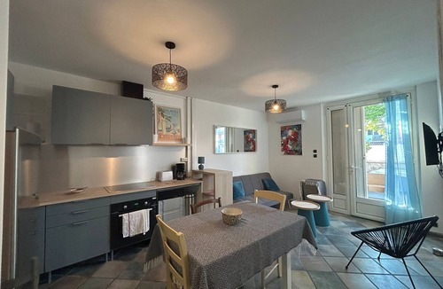Palavas-les-Flots Apartment | Rch 50m2 beach access secure gate, 2bed + extra bed, GD terrace wifi&clim