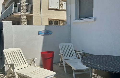 Palavas-les-Flots Apartment | Rch 50m2 beach access secure gate, 2bed + extra bed, GD terrace wifi&clim