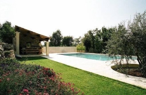 Mons House | Recently built villa in olive grove
