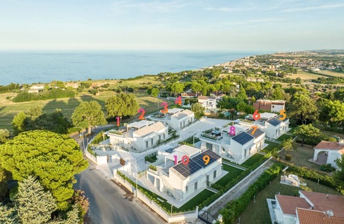 Villaggio Taunus Apartment | Ref. VM9 Summer Rental – Two Bedroom apartment with sea view, terrace and jacuzzi