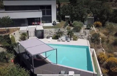 Reillanne House | Reillanne architect-designed house for 10 people with magnificent view and swimming pool.