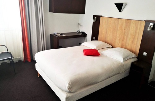 Sud Hotel | Relaxing Garden Escape | 1.1 mi to Fine Musee Tapisseries: Relax in the Sun