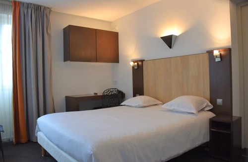 Sud Hotel | Relaxing Garden Escape | 1.1 mi to Fine Musee Tapisseries: Relax in the Sun