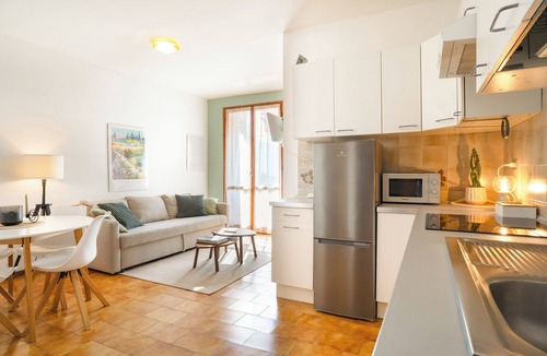 Perledo Apartment | Relaxing Lake Gem - One Bedroom Apartment, Sleeps 4