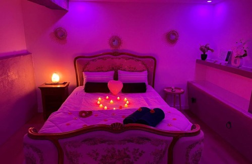 Bouce Apartment | Relaxing studio with a private massage Jacuzzi, near Le PAL and Vichy.