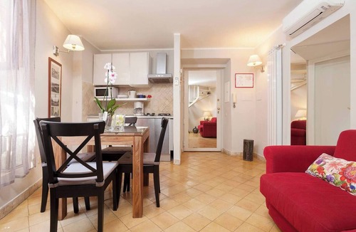 Rione V Ponte Apartment | Renoir, small loft on Giulia street