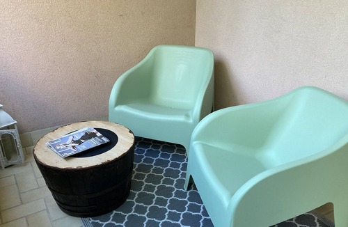 Gap Apartment | Renovated 37m2 studio, quiet, near downtown, parking, terrace, cleaning included