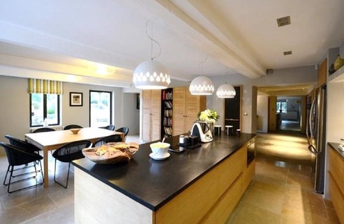 Rognonas House | Renovated old farmhouse South Avignon, wooded park, swimming pool, tennis
