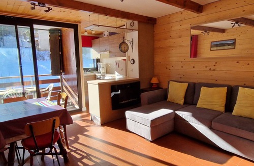 Le Sauze Apartment | Renovated T2 apartment at the slopes, for 6 guests