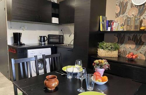Balaruc-les-Bains Apartment | Renovated T2 Apartment with Balcony, Parking, and Wi-Fi Near Thermal Baths