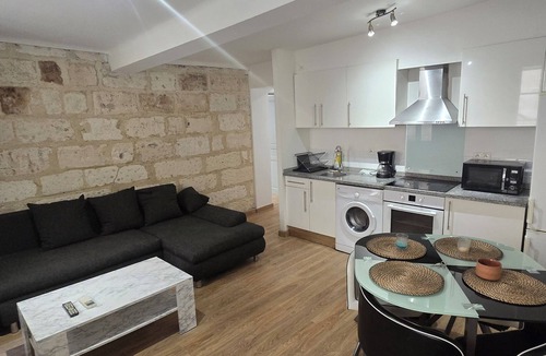 Avignon City Centre Apartment | Renovated, two-room flat with air-conditioned, Vernet district, in city centre