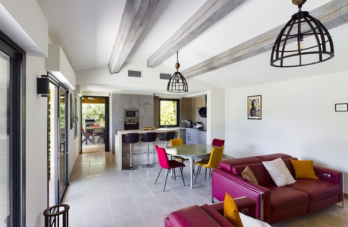 Eygalieres House | Renovated villa in Eygalières with heated pool