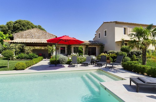 Eygalieres House | Renovated villa in Eygalières with heated pool
