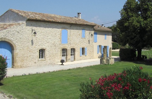 Cavaillon House | rent apartment in Provencal farmhouse with swimming pool