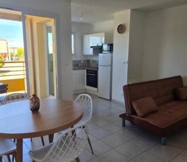 Port-Saint-Louis-du-Rhone Apartment | Residence Azur