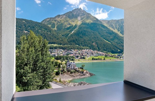 Resia Apartment | Residence Froy Apartment 1 – Lake View, Whirlpool & Breakfast Included