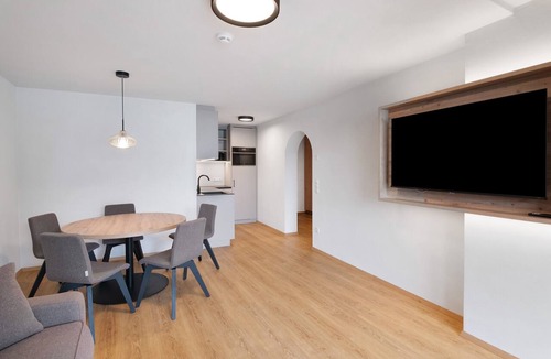 Resia Apartment | Residence Froy Apartment 8 – Lake View, Whirlpool & Breakfast Included
